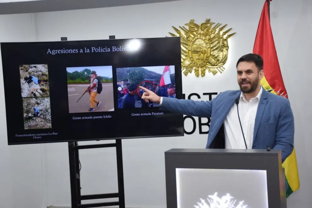 El ministro de Gobierno, Eduardo del Castillo, hoy lunes en su declaración. Foto: APG