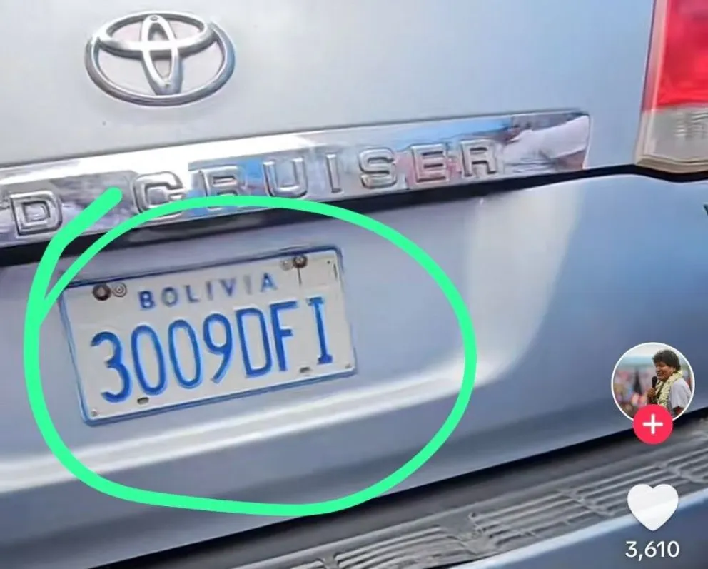 La vagoneta que trasladaba a Evo Morales sufrió varios disparos. Foto: Captura de video