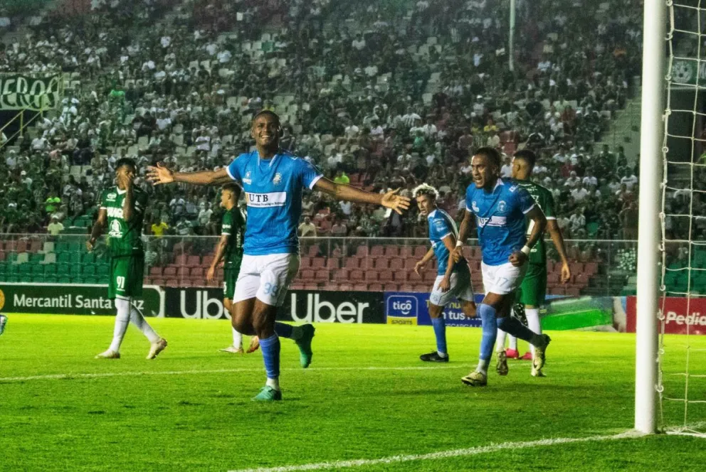 El delantero Da Silva celebra el primer gol de la visita a Oriente. Foto: APG.