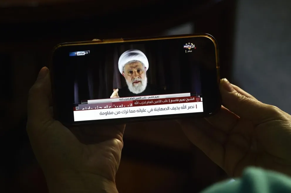 Un discurso de Naim Qassem transmitido por el canal de televisión Al-Manar. Foto: EFE