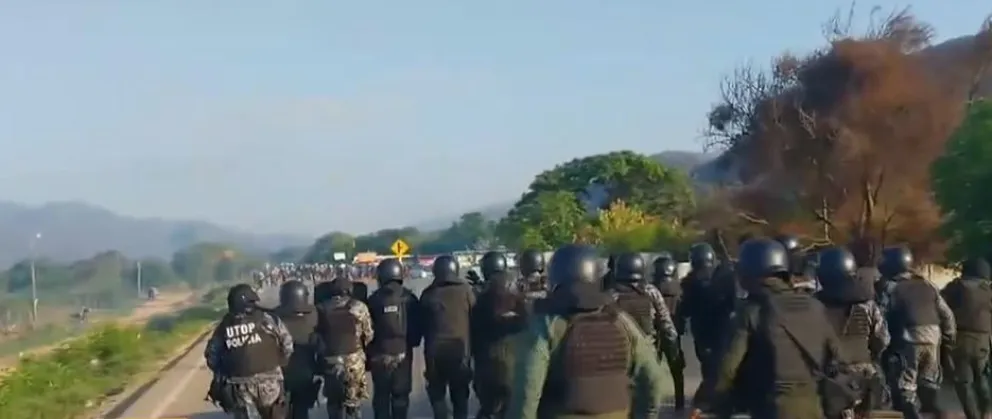 Efectivos de la Policía, este martes, en el municipio de Mairana. Foto: Captura de video