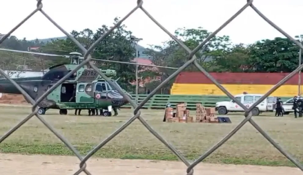 Uno de los helicópteros en los que se evacuó a los heridos. Foto: Unitel 