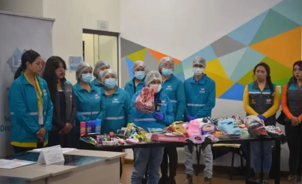 Funcionarios de la Alcaldía, tras los operativos. Foto: AMUN