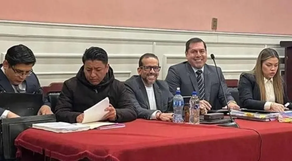 Marco Antonio Pumari y Luis Fernando Camacho en una de las audiencias del Juicio por el supuesto golpe de Estado. Foto: APG 