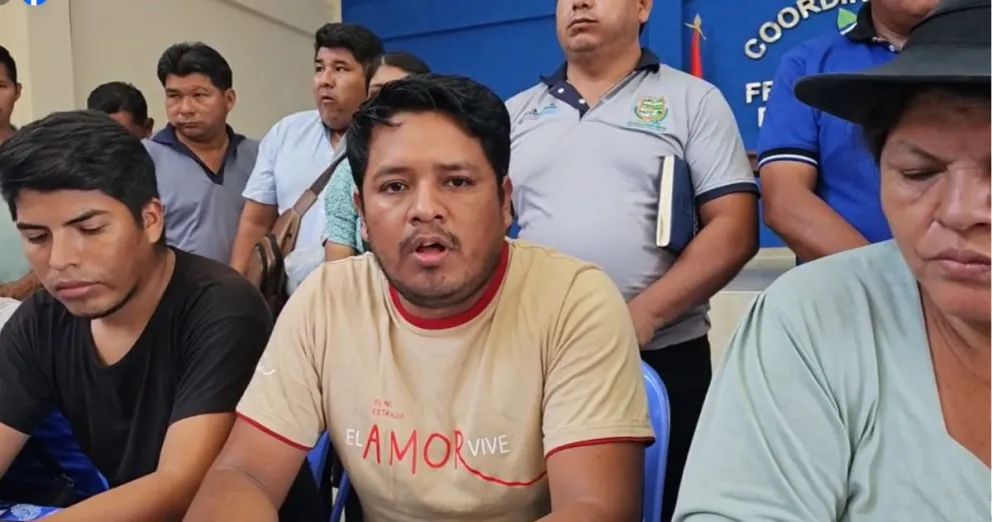 El dirigente cocalero Dieter Mendoza, junto a otros miembros de las seis federaciones de cocaleros del Chapare. Foto: Captura de RKC