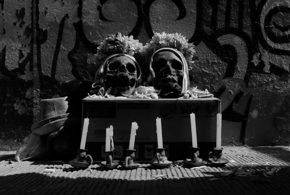 Un altar en honor a las ñatitas, unas de las imágenes capturas por Usnayo.