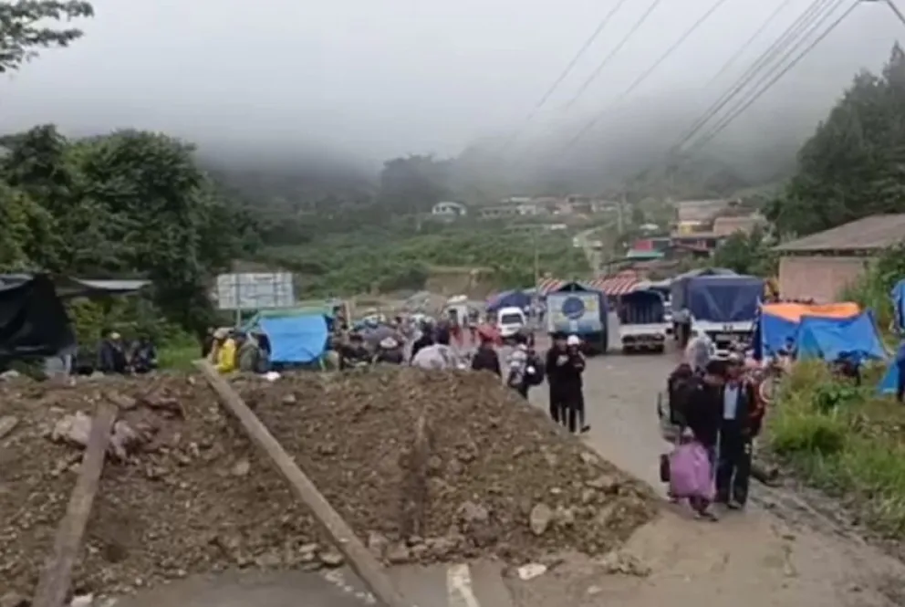 Bloqueo de carreteras en Llallagua. FOTO: ABI