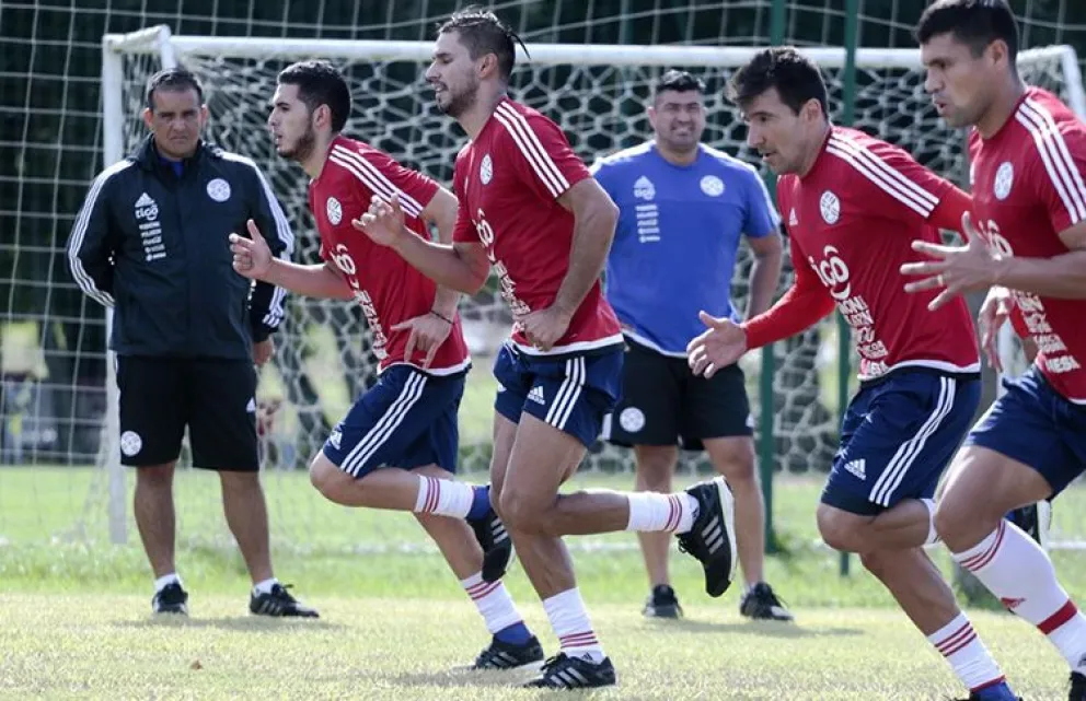 Una práctica de los paraguayos en su complejo deportivo. Foto: Conmebol