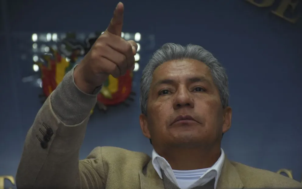 El ministro de Defensa, Edmundo Novillo, en un anterior contacto con la prensa. Foto: APG