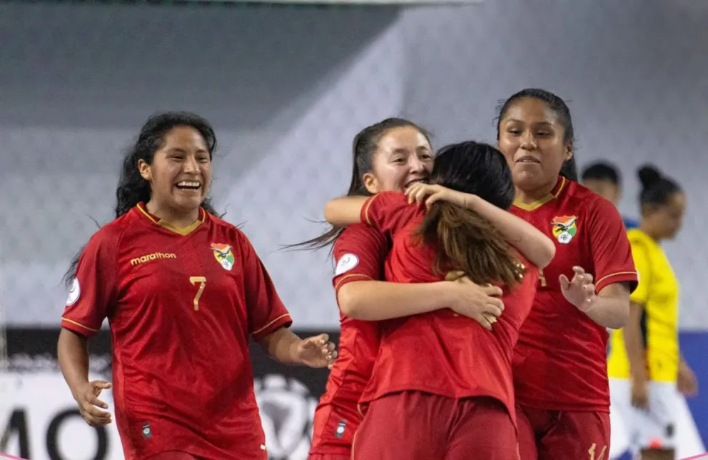 Festejo del equipo nacional por su primer triunfo. Foto: Conmebol.