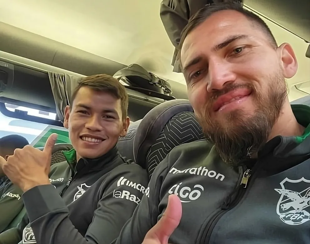 Barbosa (der.) junto a José Sagredo, otro integrante de la Verde, en el viaje a la Copa América de Brasil de 2021. Foto: RBQ