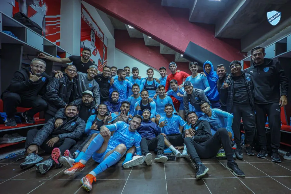Los jugadores de la Academia luego de ganar en El Alto. Foto_ Club Bolívar.