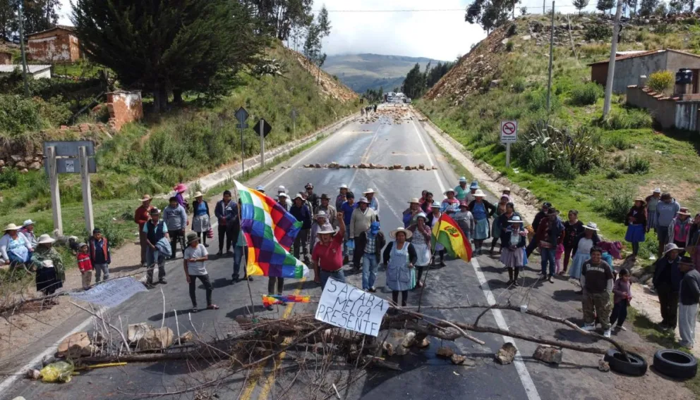 Uno de los puntos de bloqueo por grupos afines a Evo Morales.   Foto: APG