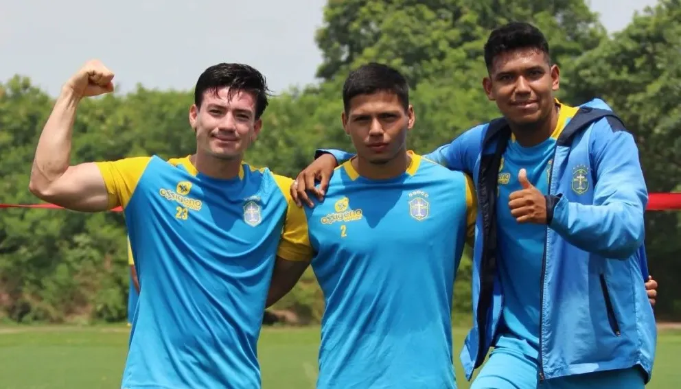 Jugadores de San Antonio en uno de sus últimos entrenamientos antes del choque con Wilstermann. Foto: CD San Antonio