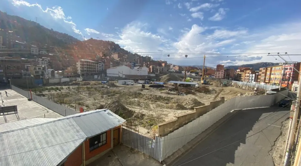 Así se encuentran las obras en la zona de Tembladerani para el levantamiento del nuevo estadio. Foto: Daniel Campos.