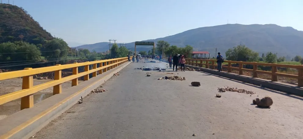 El bloqueo protagonizado por sectores afines a Evo Morales  golpea a las actividades económicas. Foto ABI