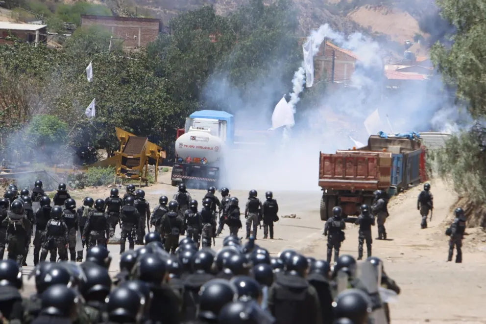 El enfrentamiento en Parotani, este viernes. Foto: APG