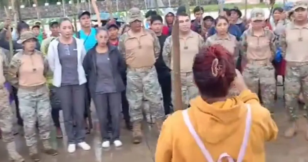 Una de las unidades militares que tomaron el viernes. Foto: Captura de video 
