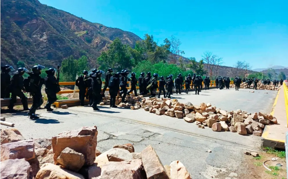 Instantánea del operativo de las fuerzas del orden, este viernes en Parotani. Foto: Policía Boliviana 