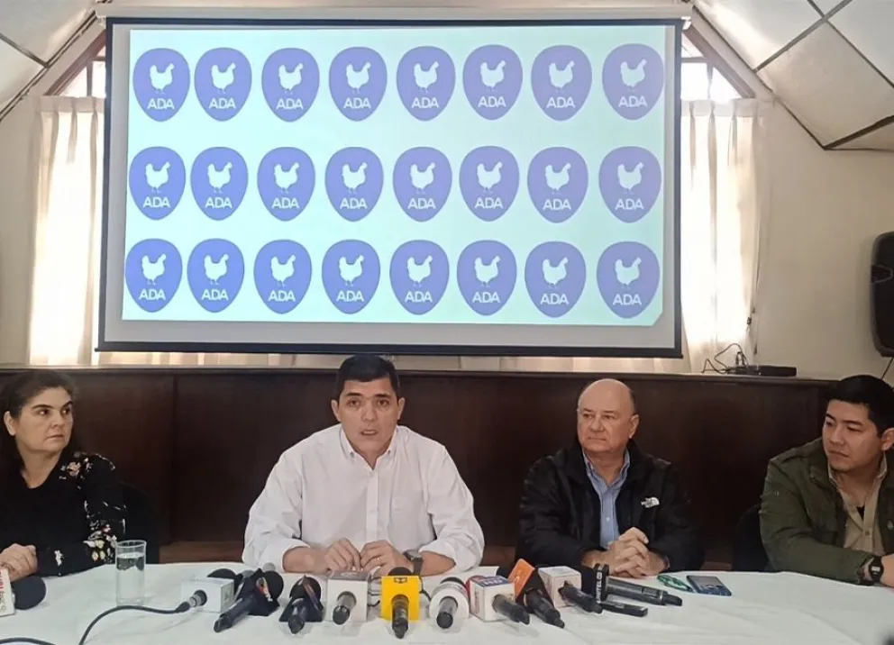 El presidente de ADA, Omar Castro, se&ntilde;al&oacute; que las p&eacute;rdidas por bloqueos suman m&aacute;s de Bs 100 millones. Foto ADA