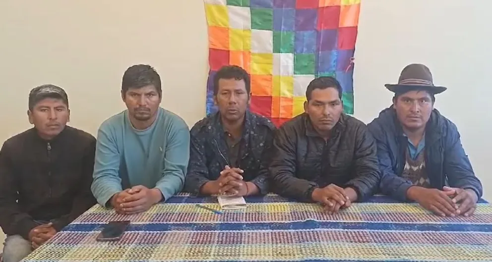 Dirigentes de organizaciones sociales "evistas" anuncian que el bloqueo de caminos seguirá. Foto: captura Kawsachum Coca