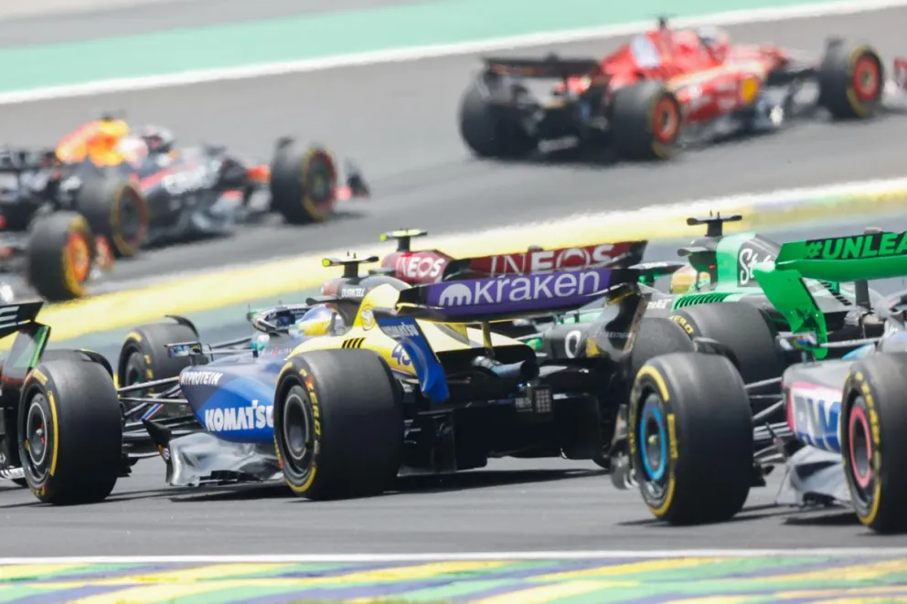 Fotografía del inicio de la carrera Sprint del Gran Premio Sao Paulo de Formula Uno. Foto: EFE