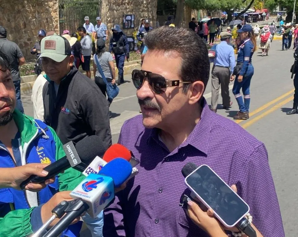 Manfred Reyes Villa durante el diálogo con los medios, este sábado. Foto: Alcaldía 