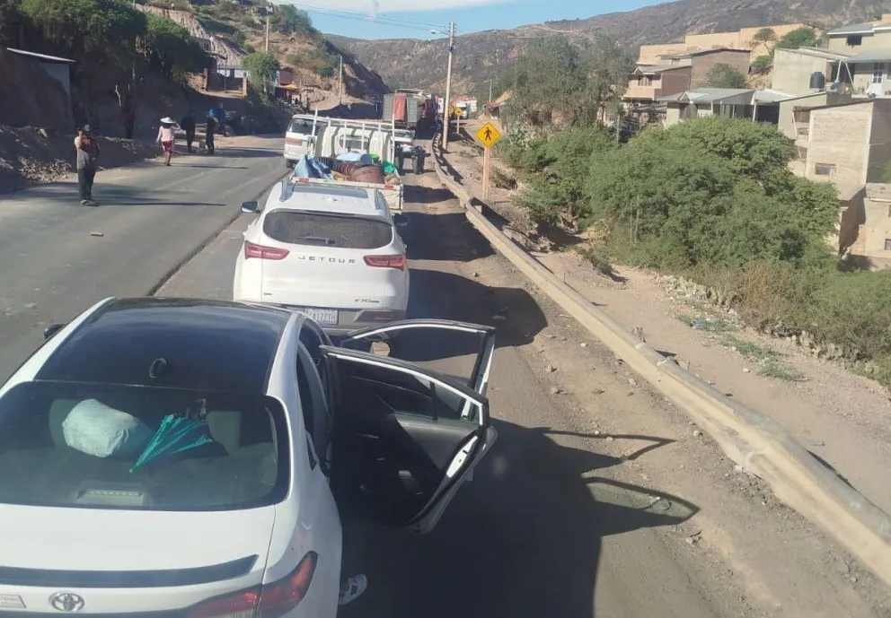 La ruta fue nuevamente bloqueada, este sábado. Foto: DTV