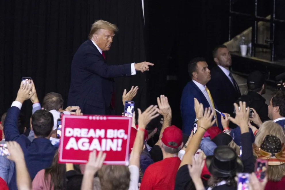 Trump, después de pronunciar un discurso durante un mitin de campaña en el Centro Cívico de Salem en Salem, Virginia. Foto: EFE