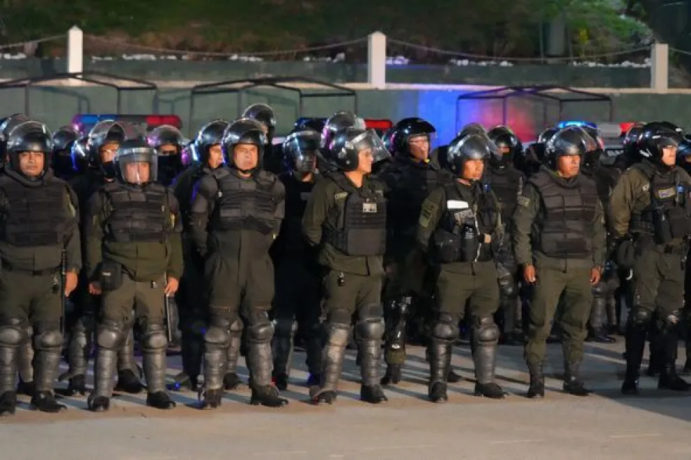 Contingente polcial movilizado a los puntos de bloqueo.   Foto: Ministerio de Gobierno 