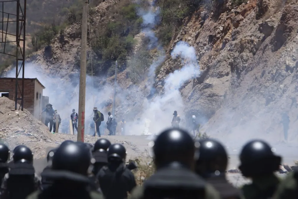 El operativo de desbloqueo en Parotani, Cochabamba. Foto: APG 