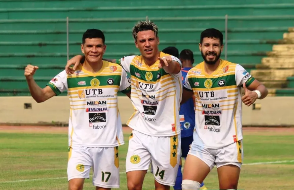 Los jugadores de Alianza Beni celebran a la conclusión del partido que ganaron por penales a Real. Foto: AB