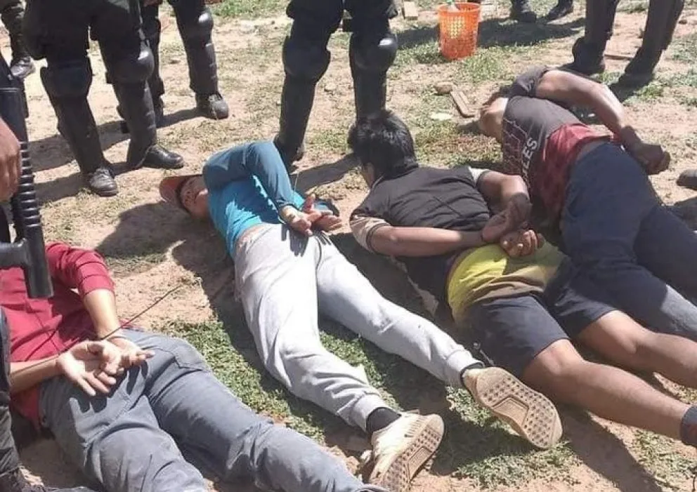Algunos de los aprehendidos, este lunes, en el municipio de Mairana. Foto: Correo del Sur