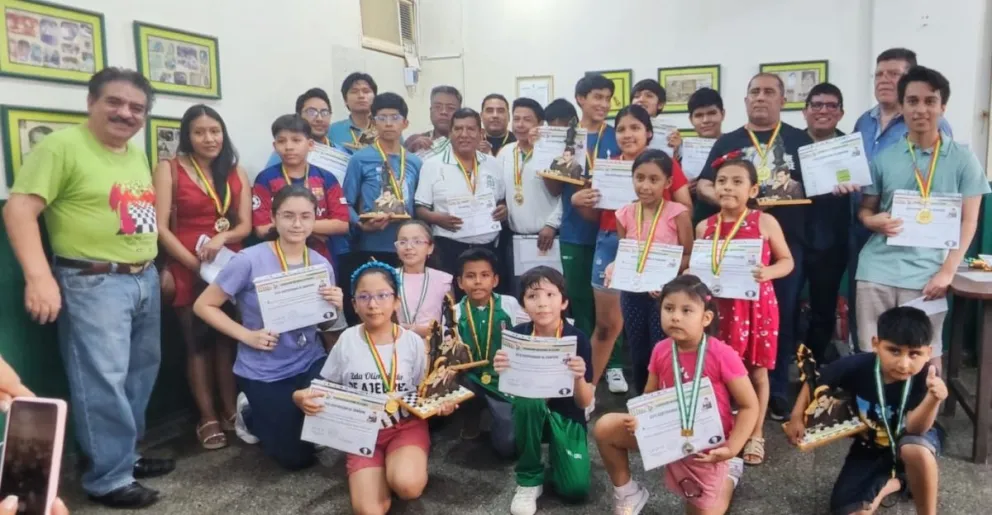 Los premiados del Abierto Nacional en Santa Cruz. Foto: Federación Boliviana de Ajedrez.