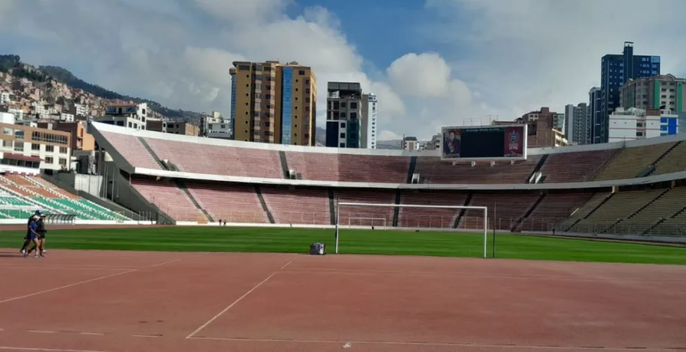 Así se encuentra la cancha del Hernando Siles. Foto: Sports 360.