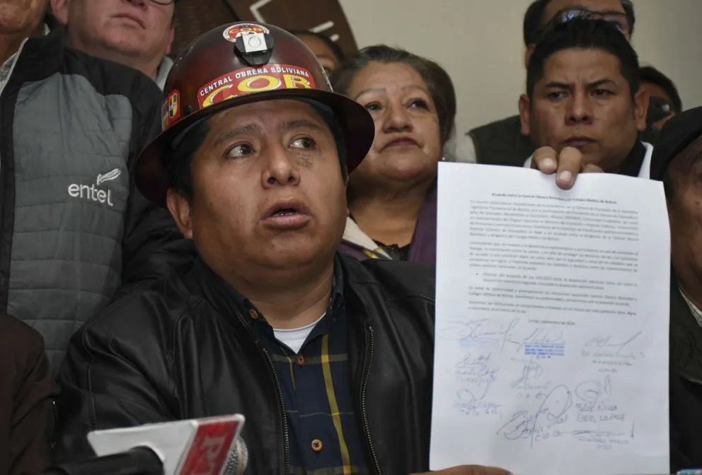 El secretario ejecutivo de la COB Juan Carlos Huarachi en un pronunciamiento anterior. Foto: APG