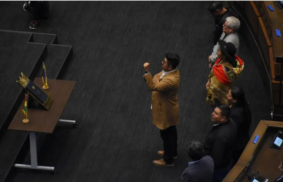 Omar Yujra jura como nuevo presidente de la Cámara de Diputados para la legislatura 2024-2025. 