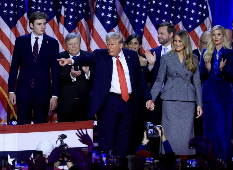 Trump, con su esposa Melania, durante el festejo republicano en Florida. Foto: EFE