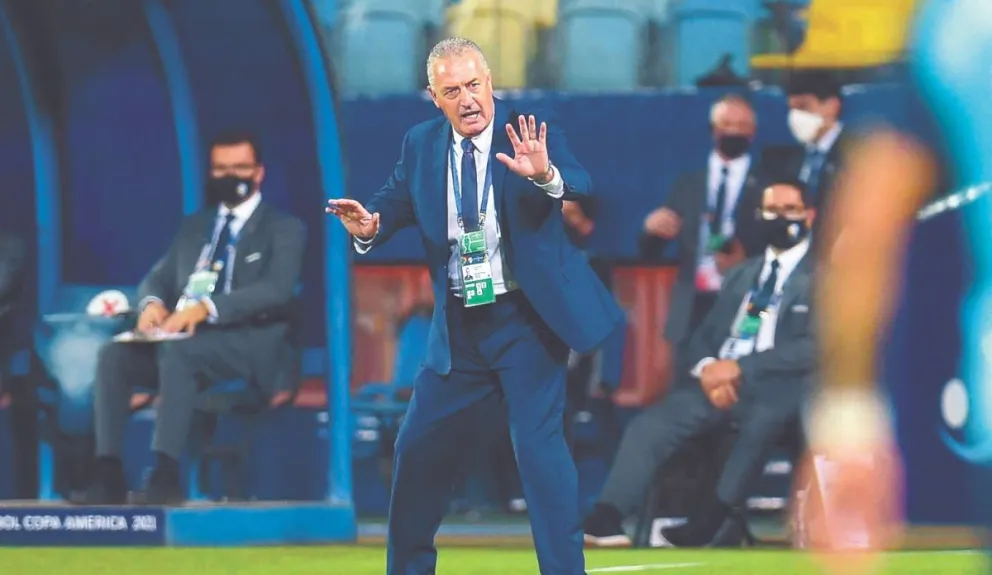 Gustavo Alfaro, el técnico que devolvió la ilusión a los hinchas paraguayos. Foto: Mi fútbol ecuatoriano.