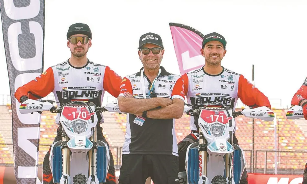 Wálter padre (centro) junto a sus hijos Daniel (izq.) y Wálter junior. Foto: Prensa Nosiglia.