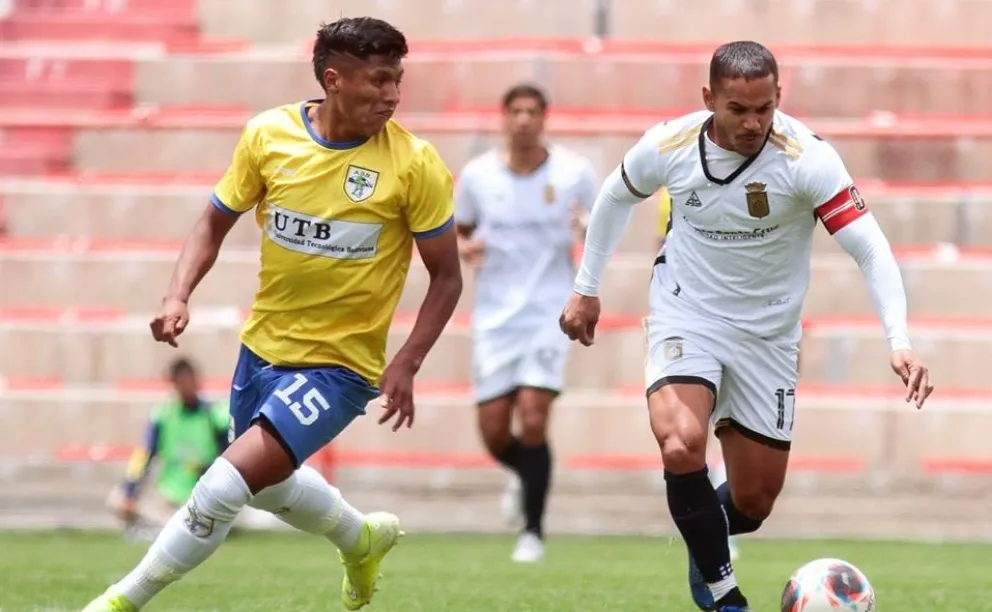 Incidencia del partido entre ABB (de amarillo) y el club cruceño en El Alto. Foto: Ciudad Nueva Santa Cruz.