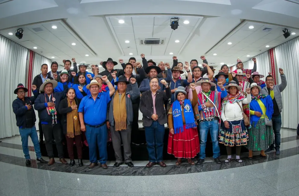 El presidente Luis Arce y las organizaciones sociales que lo respaldan. Foto: captura