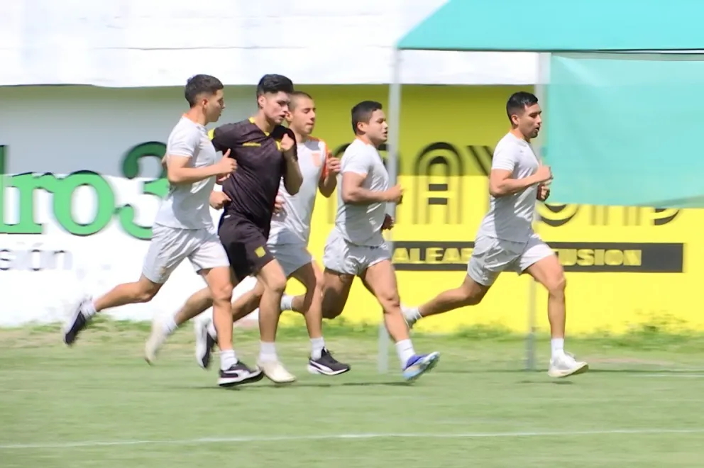 Ortega, el primero desde la derecha, Roca y otros futbolistas del Tigre durante los trabajos de los últimos días. Foto: Sports 360.