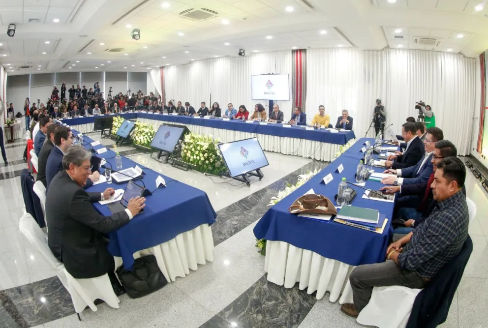 El Gobierno y empresarios, durante una reunión en agosto pasado. Foto: ABI / Comunicación Presidencial