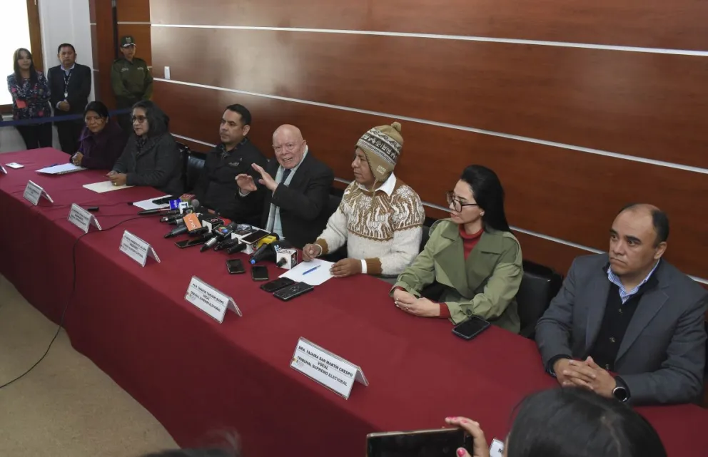 Vocales del TSE, durante un anterior contacto con la prensa.  Foto: APG 
