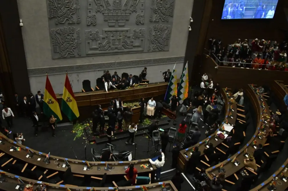 Legisladores "evistas" actuaron con violencia esta jornada en rechazo a Omar Yujra, como presidente de la Cámara Baja. Foto: APG