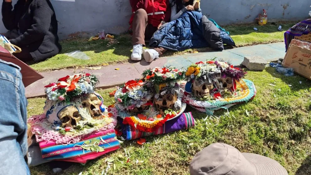 Ñatitas engalanadas en su día en el Cementerio General de La Paz. Foto: Jorge Soruco / Visión 360
