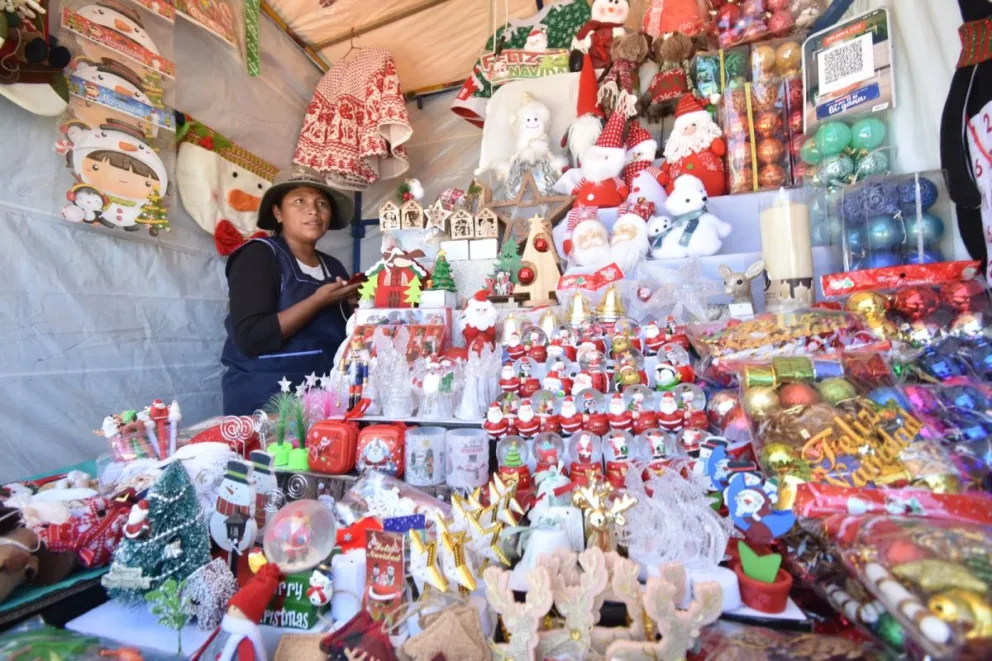 Una de la expositoras de la Preferia Navideña. FOTO: AMUN