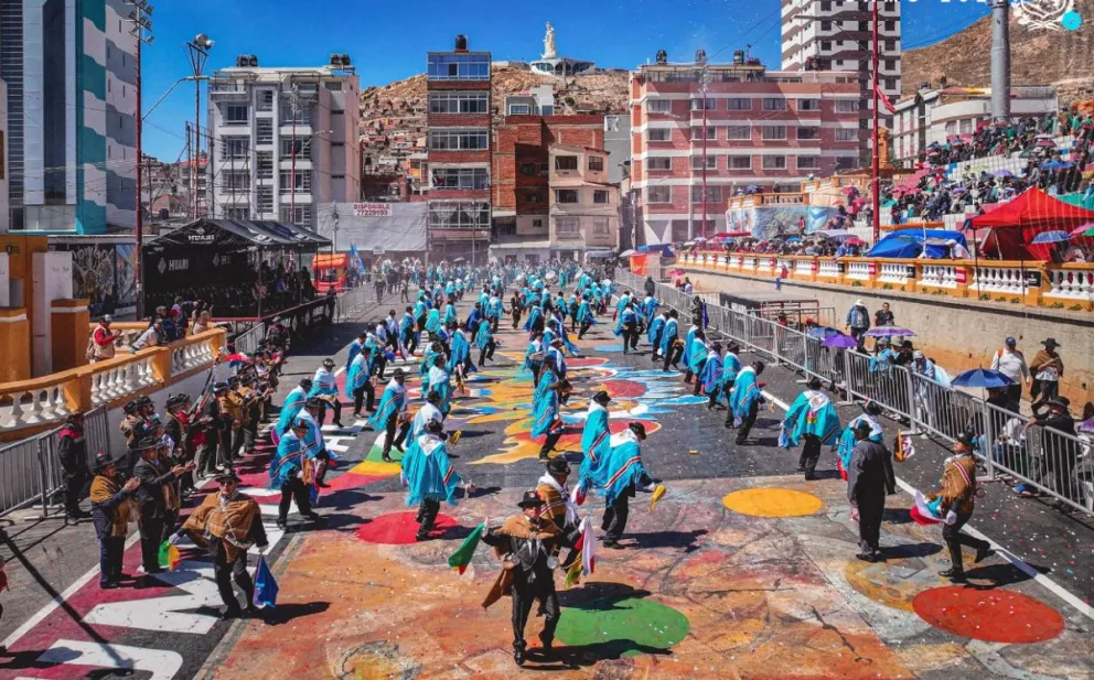 Fraternos en el primer convite del Carnaval de Oruro. Foto: Gobierno Autónomo Municipal de Oruro
