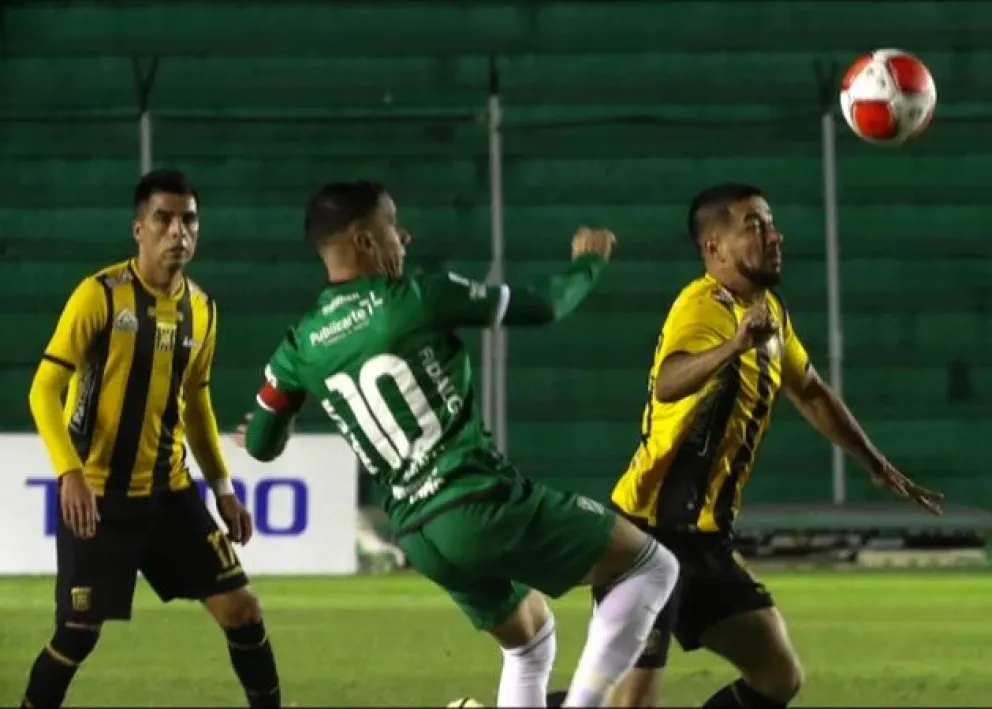 Atigrados y refineros aún no tienen fecha para enfrentarse. Foto: APG